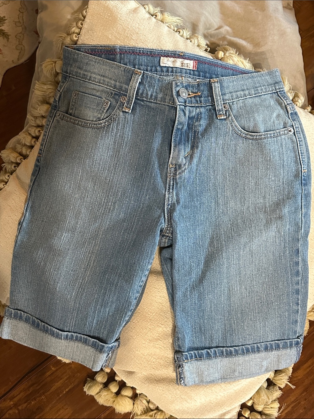 Levi's 515 Denim Bermuda Shorts Women's Size 6 Cuffed Light Wash